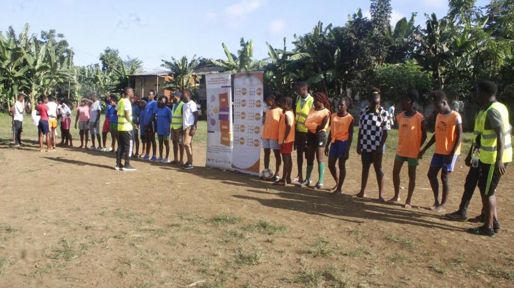 Equipas participantes no torneio perfiladas