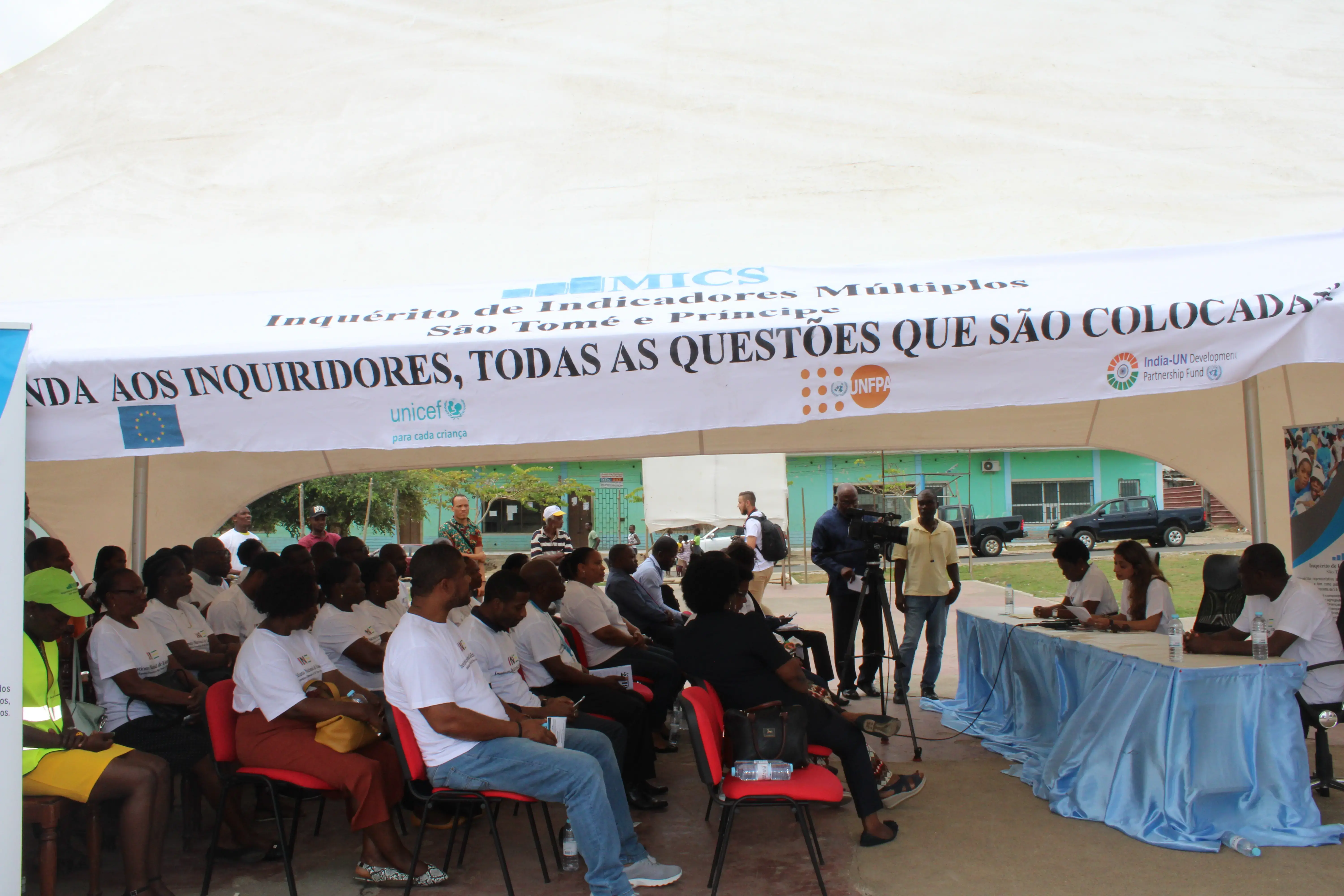 Inquiridores do MICS6 no terreno durante 2 meses