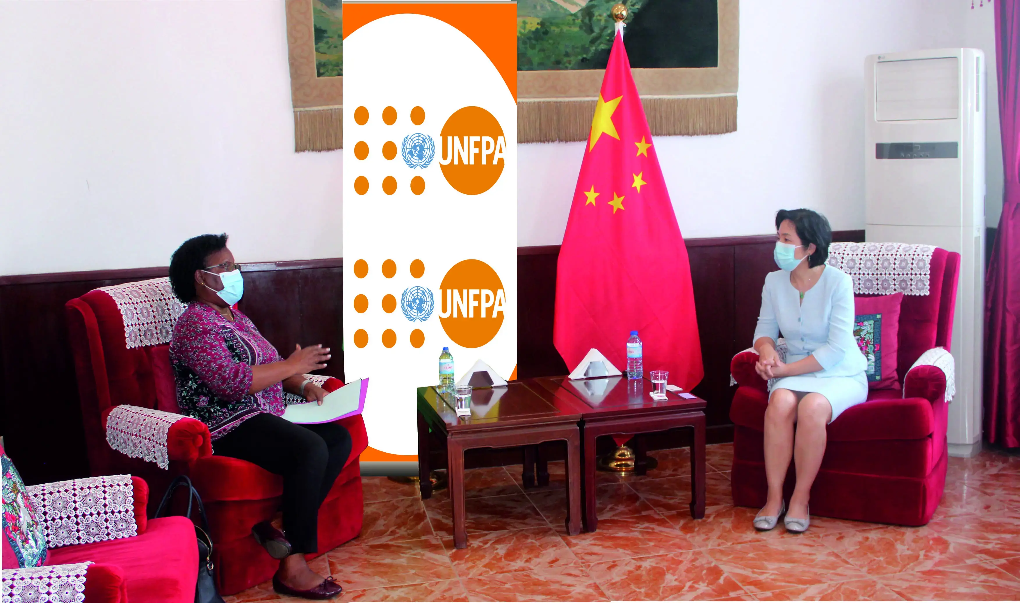 Encarregada do Escritório do UNFPA informa Embaixadora da China sobre o arranque do Projeto de Assistência Sanitária 